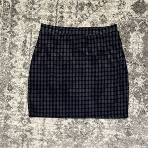 Women’s navy blue and white plaid pencil skirt. Size S.